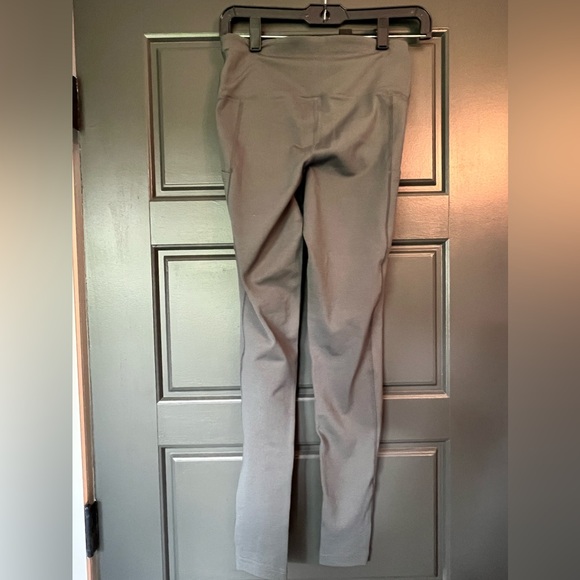 Women’s gray concealed carry leggings. Small - Picture 2 of 3